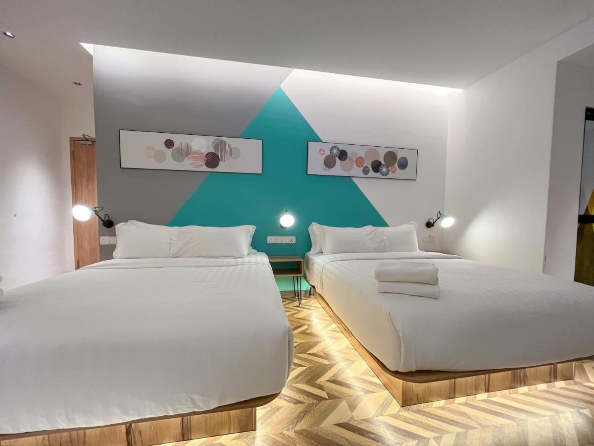 Apple 1 Hotel Queensbay Bayan Lepas Exterior photo