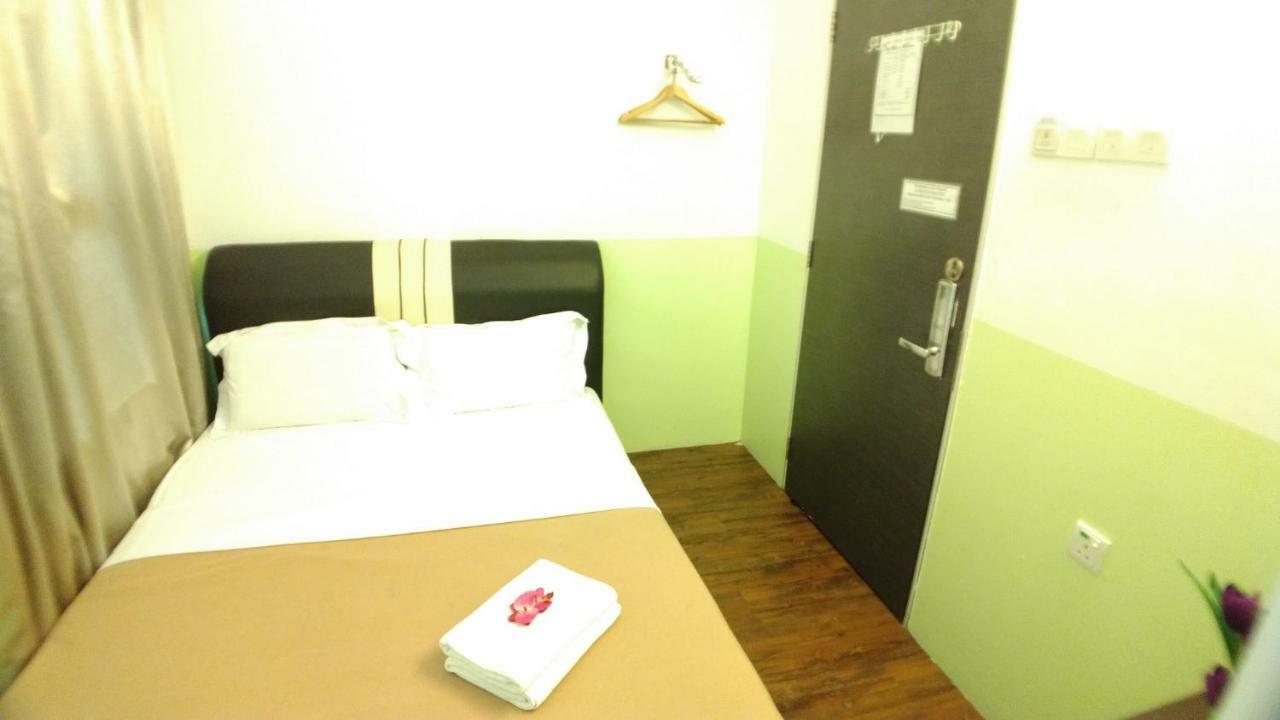 Apple 1 Hotel Queensbay Bayan Lepas Exterior photo